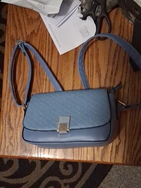Blue Crossbody Shoulder Bag - Sleek Everyday Style new just tags missing